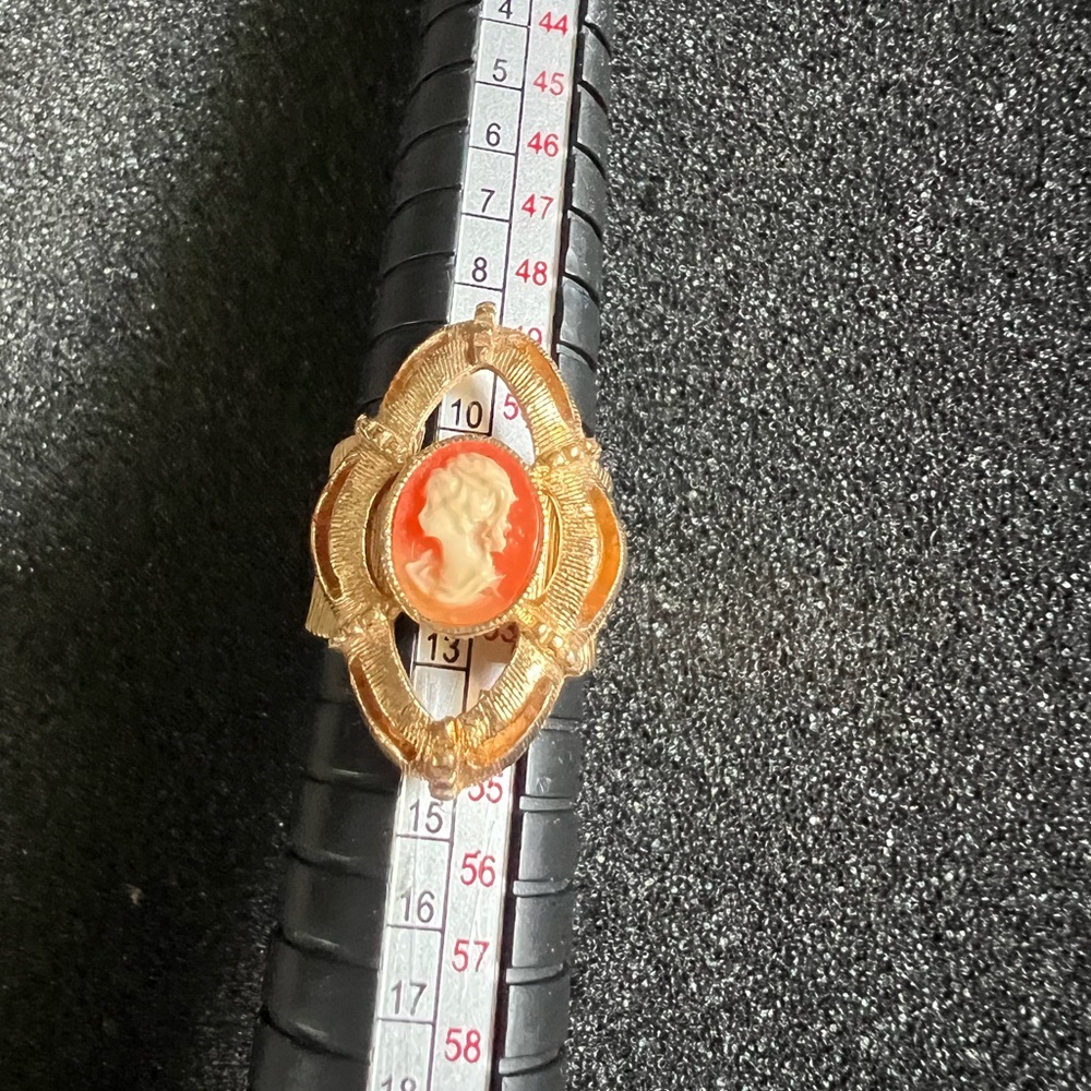 Vintage Sarah Cov Cameo Ring